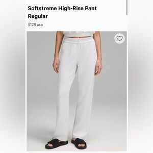 NWT SOFTSTREAM HR LULULEMON SWEATS IN SIZE 6